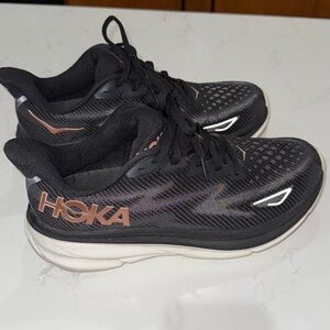 Hoka Clifton 9 - Womens 8 Wide